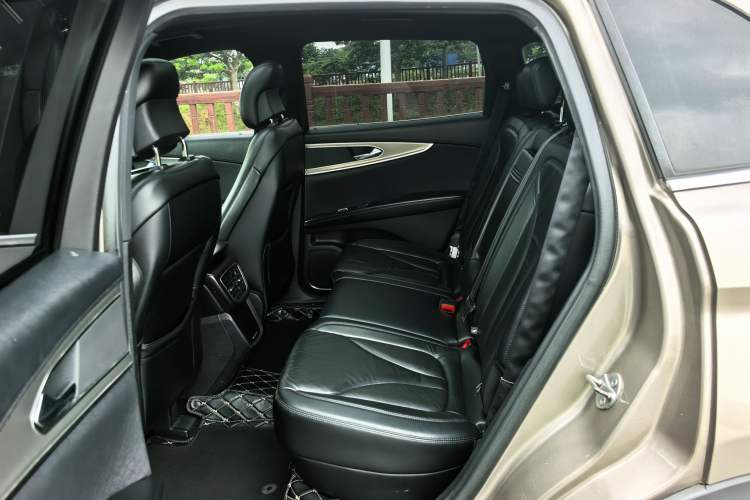 Used Lincoln MKX 2017 2.0T Two-Wheel Drive Deluxe Edition Interior 9