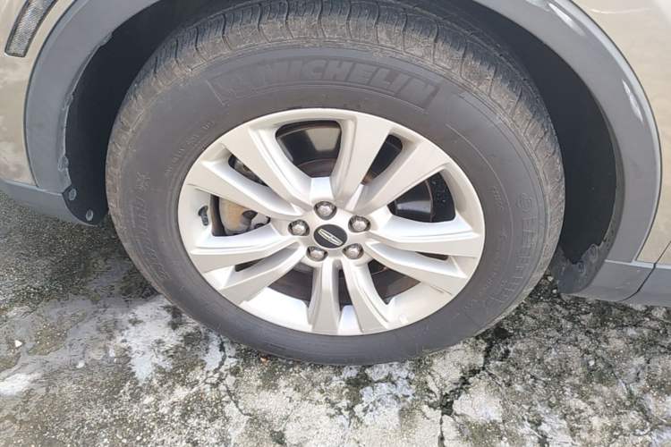 Used Lincoln MKX 2017 2.0T Two-Wheel Drive Deluxe Edition Left Front Wheel Hub
