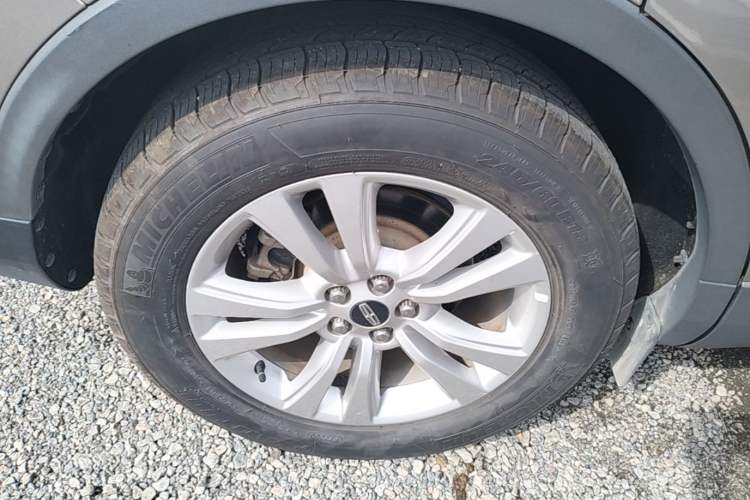 Used Lincoln MKX 2017 2.0T Two-Wheel Drive Deluxe Edition Right Rear Wheel Hub