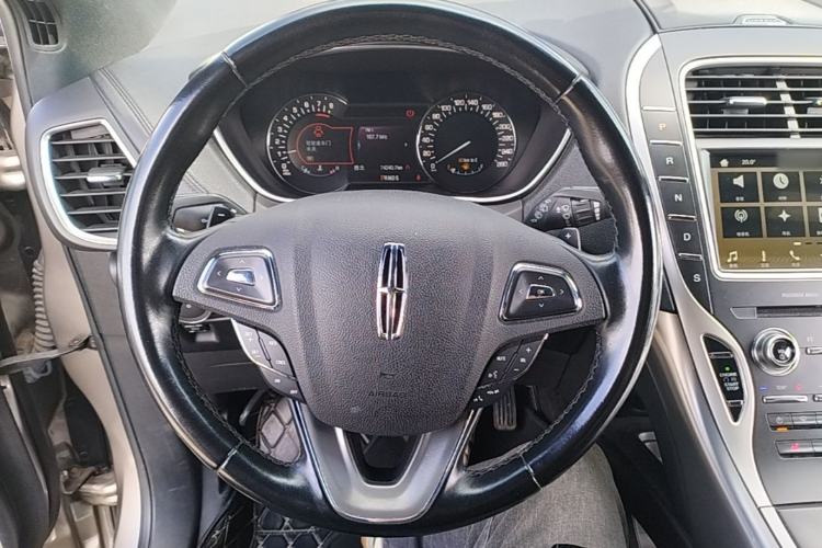 Used Lincoln MKX 2017 2.0T Two-Wheel Drive Deluxe Edition Steering Wheel