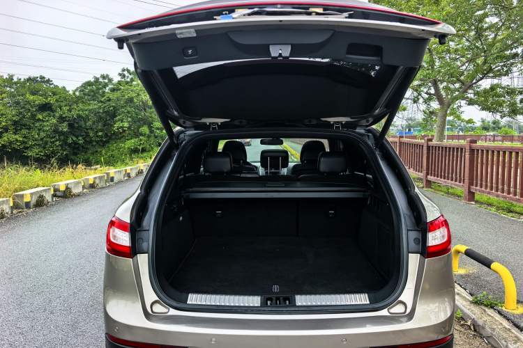Used Lincoln MKX 2017 2.0T Two-Wheel Drive Deluxe Edition Trunk