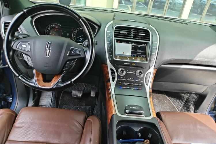 Used Lincoln MKX 2017 2.7T Four-Wheel Drive Prestige Edition Center Console