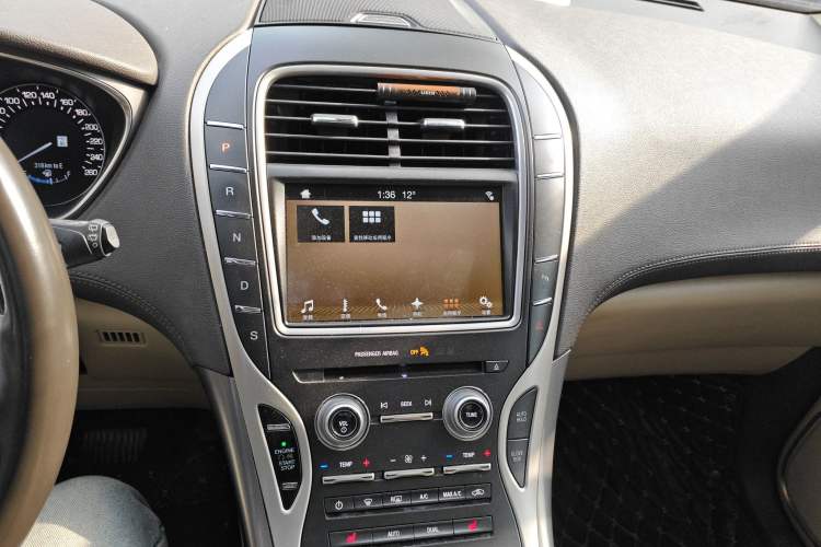 Used Lincoln MKX 2017 2.0T Two-Wheel Drive Deluxe Edition Audio And AC Panel