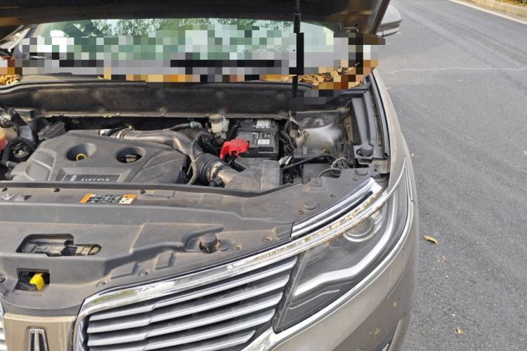 Used Lincoln MKX 2017 2.0T Two-Wheel Drive Deluxe Edition Engine Bay Left