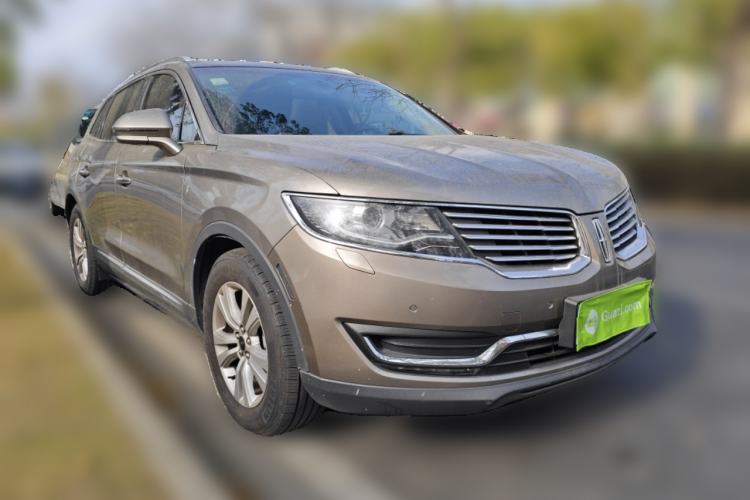 Used Lincoln MKX 2017 2.0T Two-Wheel Drive Deluxe Edition Front Right 45 Deg