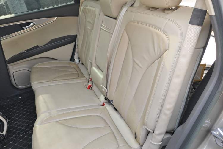 Used Lincoln MKX 2017 2.0T Two-Wheel Drive Deluxe Edition Left Rear Seat