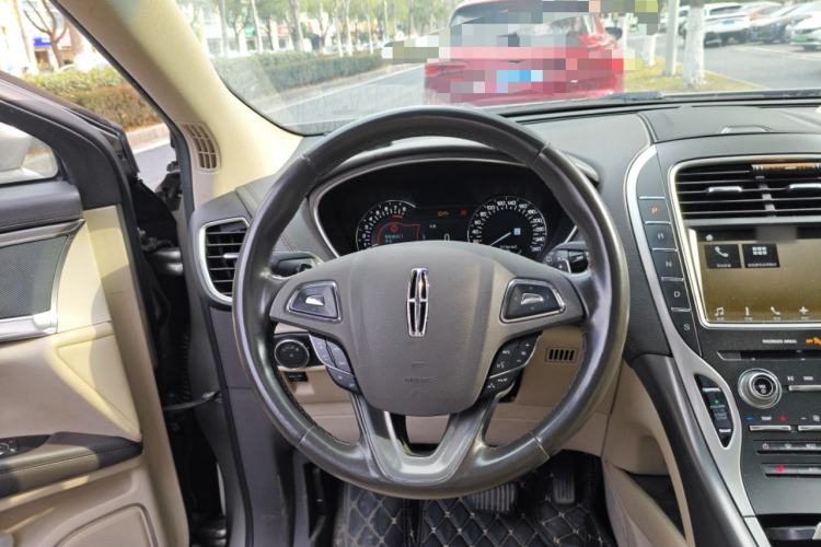 Used Lincoln MKX 2017 2.0T Two-Wheel Drive Deluxe Edition Steering Wheel