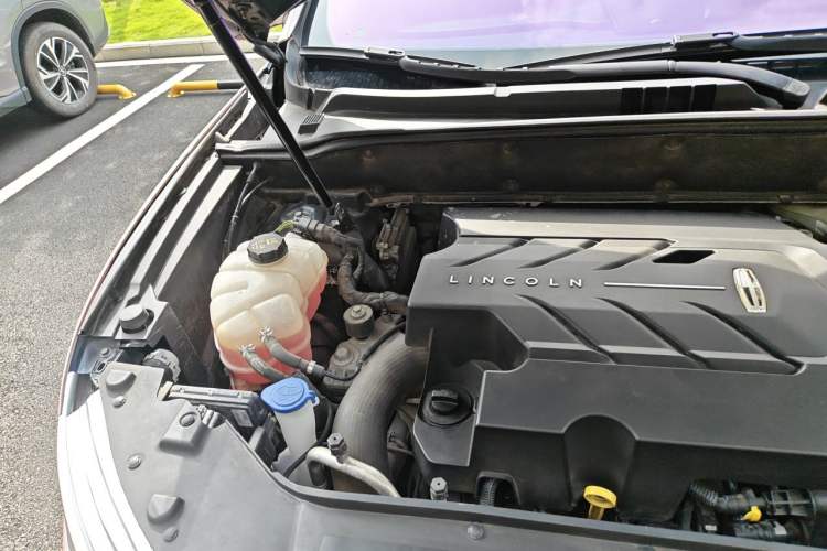 Used Lincoln MKX 2017 2.7T Four-Wheel Drive Prestige Edition Engine Bay Right