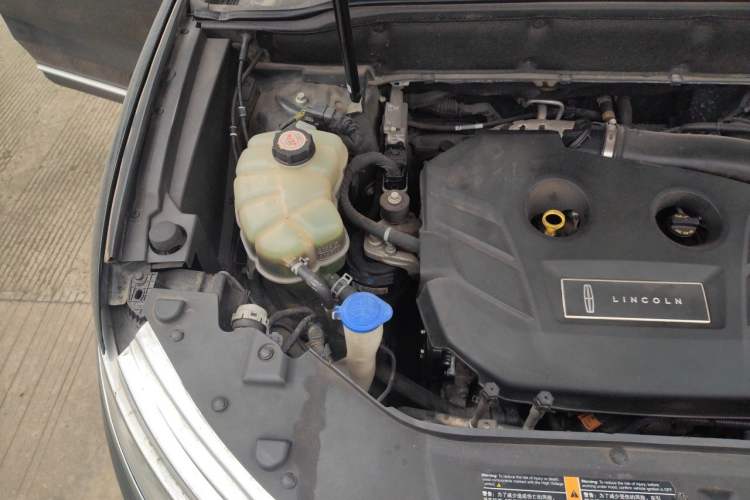 Used Lincoln MKX 2017 2.0T Four-Wheel Drive Zunya Edition Engine Bay Right