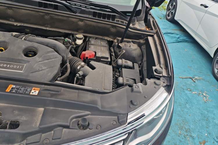 Used Lincoln MKX 2017 2.0T Two-Wheel Drive Deluxe Edition Engine Bay Left