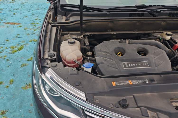 Used Lincoln MKX 2017 2.0T Two-Wheel Drive Deluxe Edition Engine Bay Right