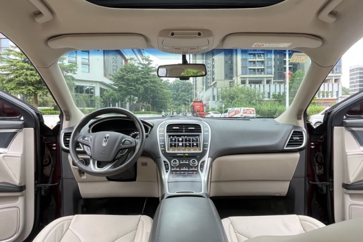 Used Lincoln MKX 2017 2.0T Two-Wheel Drive Deluxe Edition Interior 10