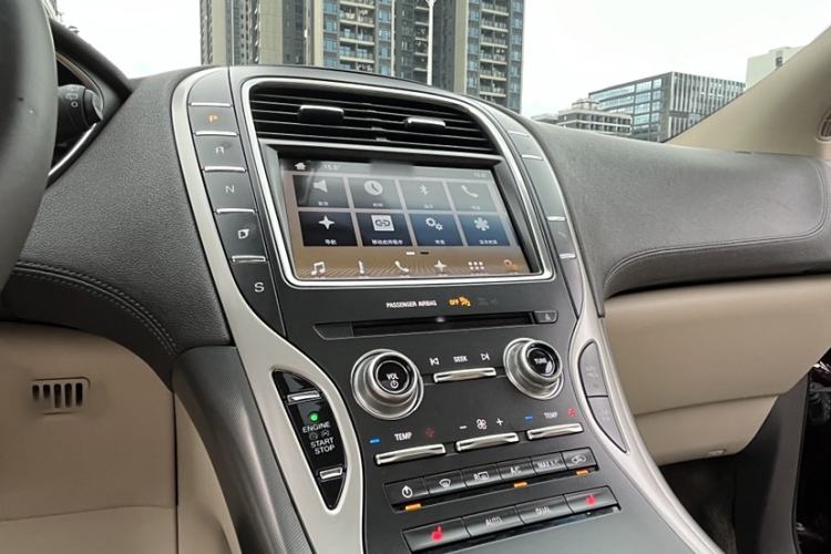 Used Lincoln MKX 2017 2.0T Two-Wheel Drive Deluxe Edition Interior 11