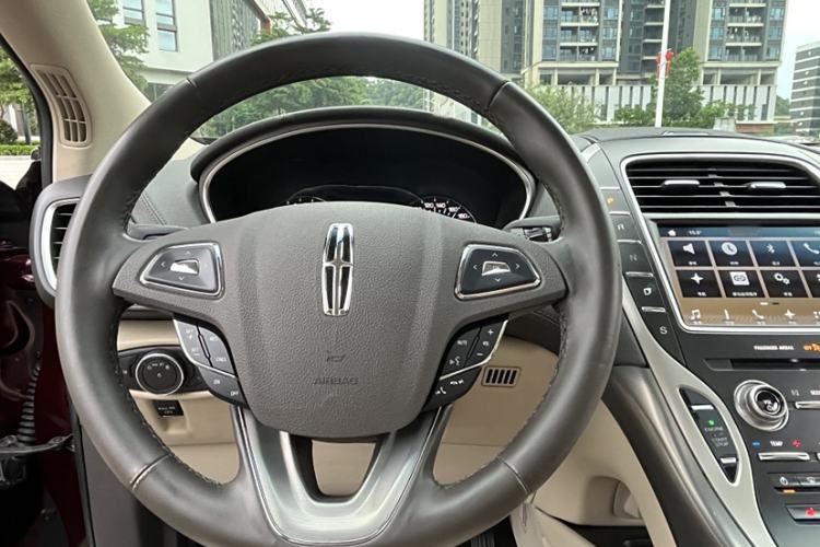 Used Lincoln MKX 2017 2.0T Two-Wheel Drive Deluxe Edition Interior 12