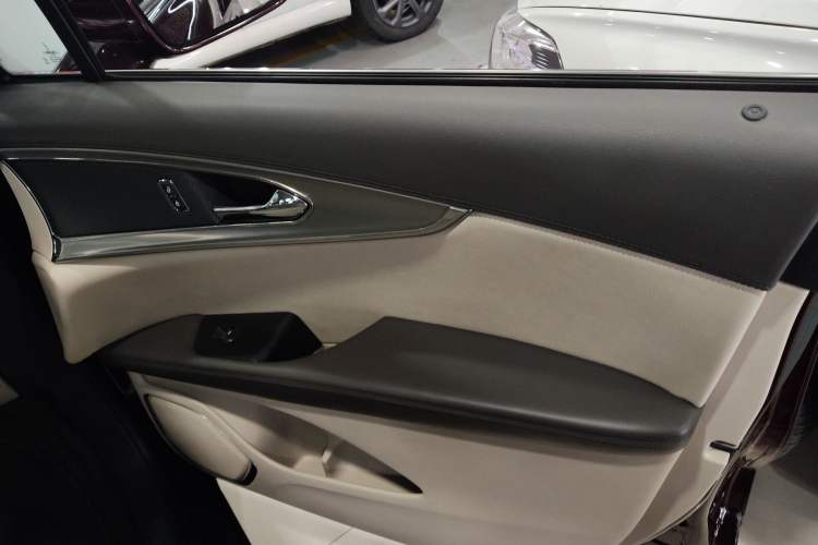 Used Lincoln MKX 2017 2.0T Two-Wheel Drive Deluxe Edition Interior 2