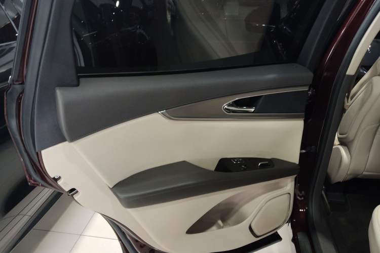 Used Lincoln MKX 2017 2.0T Two-Wheel Drive Deluxe Edition Interior 5