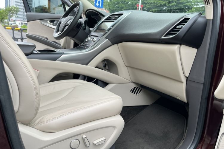 Used Lincoln MKX 2017 2.0T Two-Wheel Drive Deluxe Edition Interior 6