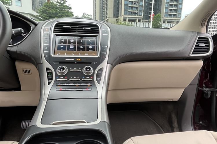 Used Lincoln MKX 2017 2.0T Two-Wheel Drive Deluxe Edition Interior 7