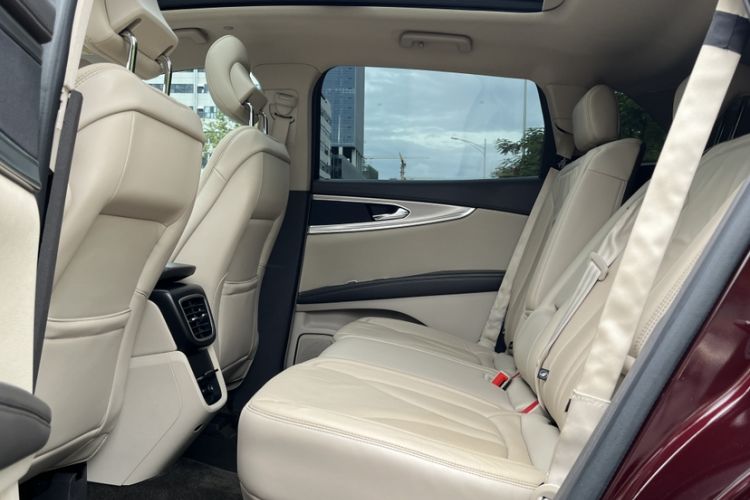 Used Lincoln MKX 2017 2.0T Two-Wheel Drive Deluxe Edition Interior 8
