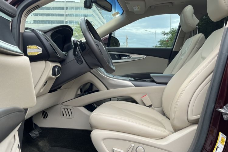 Used Lincoln MKX 2017 2.0T Two-Wheel Drive Deluxe Edition Interior 9