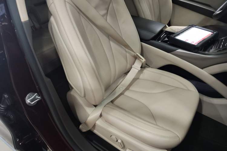 Used Lincoln MKX 2017 2.0T Two-Wheel Drive Deluxe Edition Right Front Seat