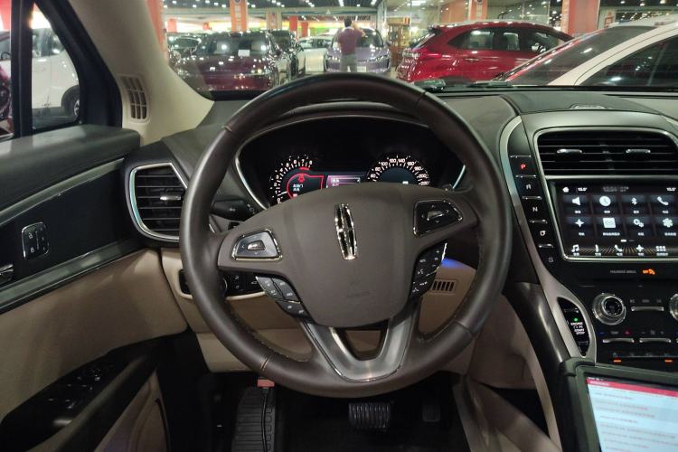 Used Lincoln MKX 2017 2.0T Two-Wheel Drive Deluxe Edition Steering Wheel