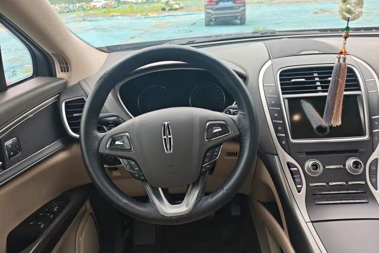Used Lincoln MKX 2017 2.0T Two-Wheel Drive Deluxe Edition Steering Wheel