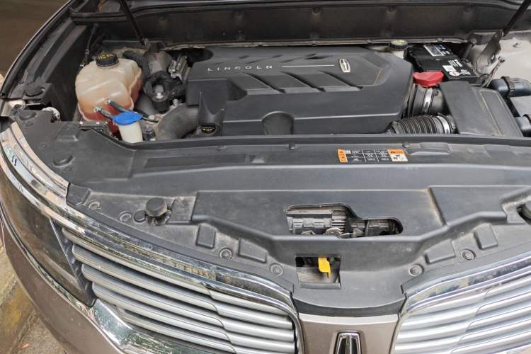 Used Lincoln MKX 2017 2.7T Four-Wheel Drive Prestige Edition Engine Bay Right