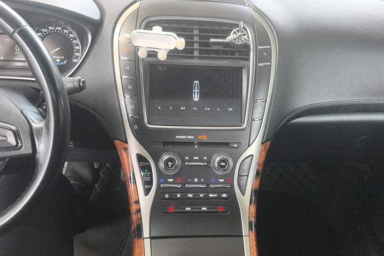 Used Lincoln MKX 2017 2.0T Two-Wheel Drive Deluxe Edition Audio And AC Panel