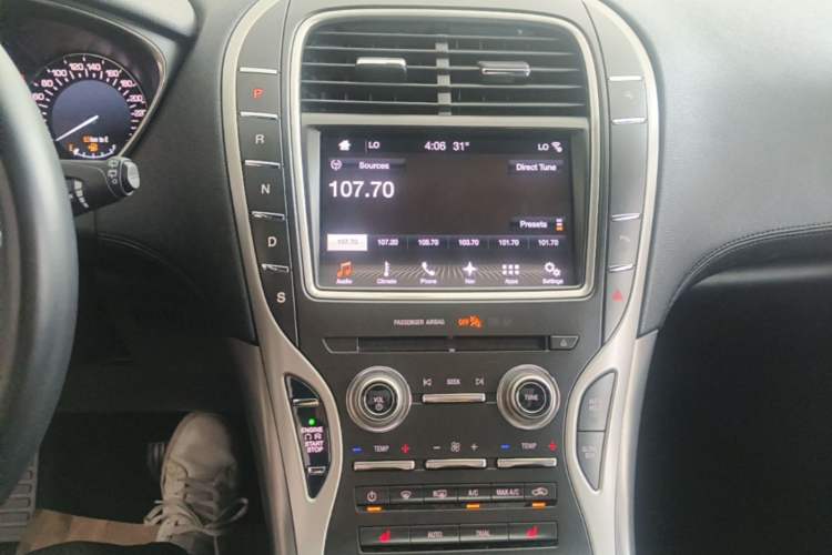 Used Lincoln MKX 2017 2.0T Two-Wheel Drive Deluxe Edition Audio And AC Panel