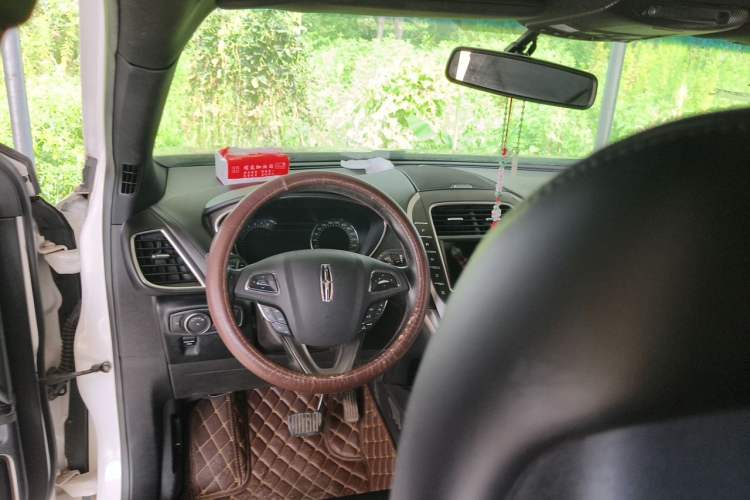 Used Lincoln MKX 2017 2.0T Two-Wheel Drive Deluxe Edition Center Console