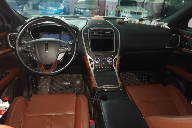 Used Lincoln MKX 2017 2.7T Four-Wheel Drive Prestige Edition Center Console