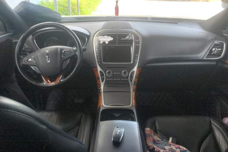 Used Lincoln MKX 2017 2.0T Two-Wheel Drive Deluxe Edition Center Console