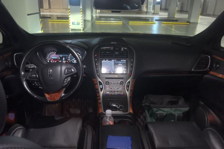 Used Lincoln MKX 2017 2.7T Four-Wheel Drive Prestige Edition Center Console