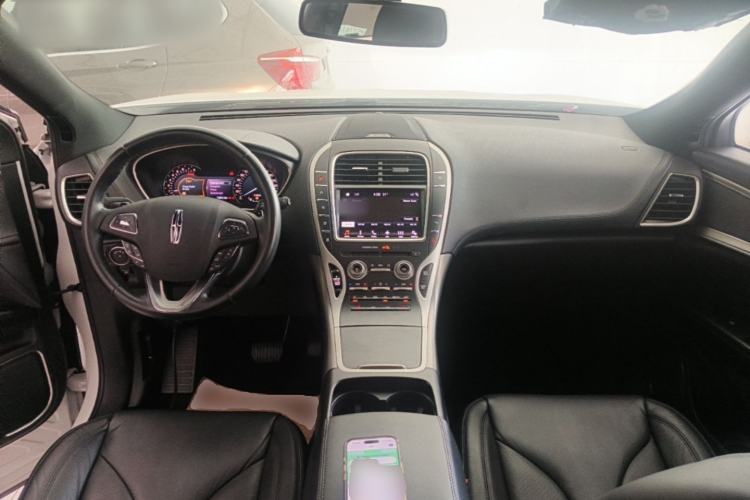Used Lincoln MKX 2017 2.0T Two-Wheel Drive Deluxe Edition Center Console
