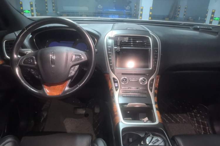 Used Lincoln MKX 2017 2.7T Four-Wheel Drive Prestige Edition Center Console