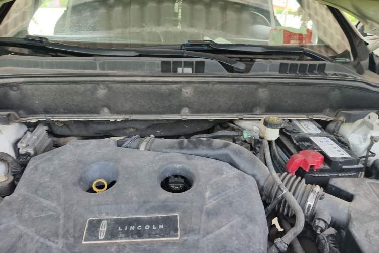 Used Lincoln MKX 2017 2.0T Two-Wheel Drive Deluxe Edition Engine Bay