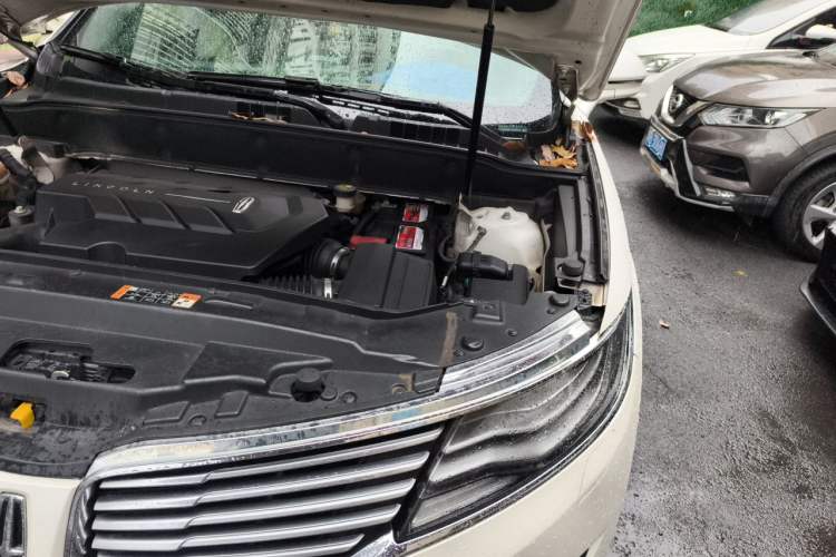 Used Lincoln MKX 2017 2.7T Four-Wheel Drive Prestige Edition Engine Bay Left