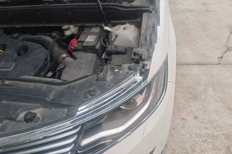 Used Lincoln MKX 2017 2.0T Two-Wheel Drive Deluxe Edition Engine Bay Left