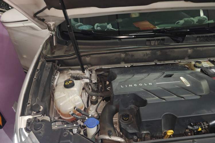 Used Lincoln MKX 2017 2.7T Four-Wheel Drive Prestige Edition Engine Bay Right