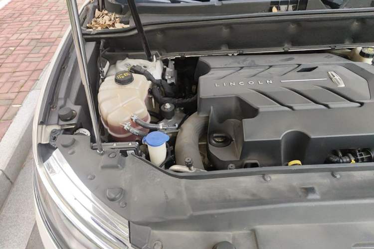Used Lincoln MKX 2017 2.7T Four-Wheel Drive Prestige Edition Engine Bay Right