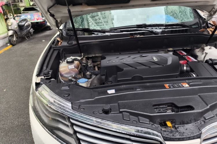 Used Lincoln MKX 2017 2.7T Four-Wheel Drive Prestige Edition Engine Bay Right