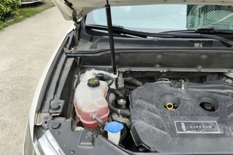 Used Lincoln MKX 2017 2.0T Four-Wheel Drive Zunya Edition Engine Bay Right