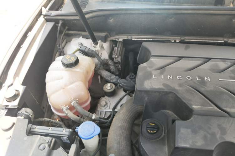 Used Lincoln MKX 2017 2.7T Four-Wheel Drive Prestige Edition Engine Bay Right