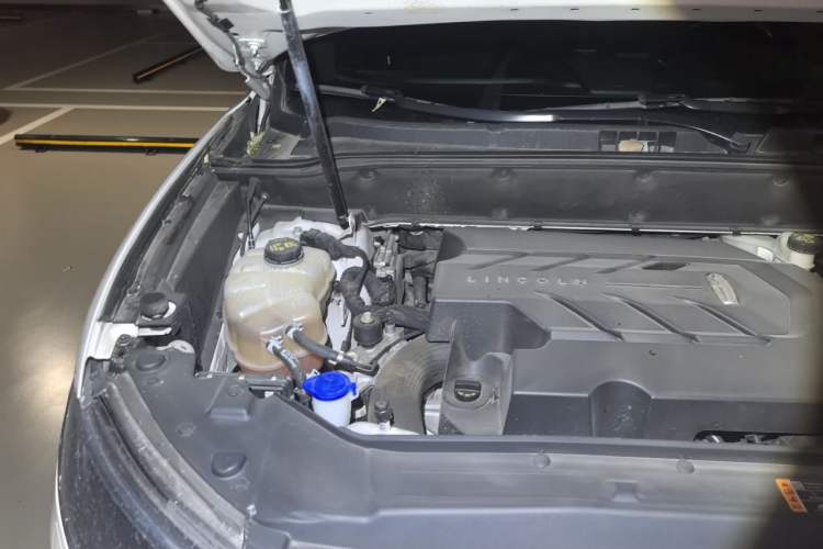 Used Lincoln MKX 2017 2.7T Four-Wheel Drive Prestige Edition Engine Bay Right