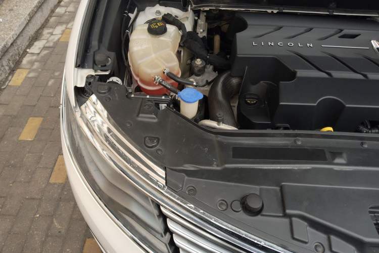 Used Lincoln MKX 2017 2.7T Four-Wheel Drive Prestige Edition Engine Bay Right