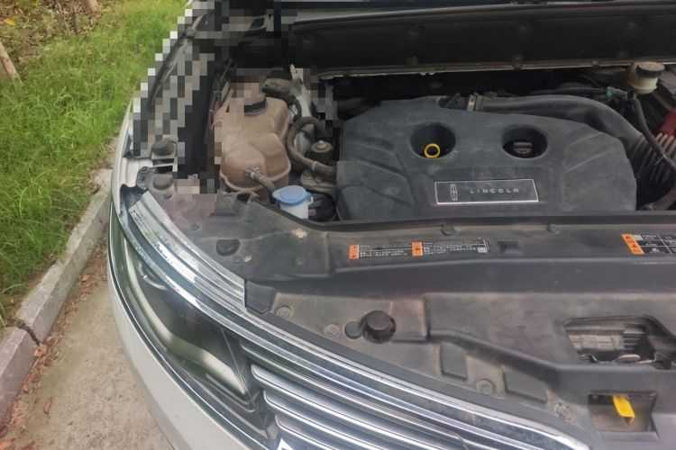 Used Lincoln MKX 2017 2.0T Two-Wheel Drive Deluxe Edition Engine Bay Right