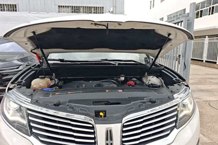Used Lincoln MKX 2017 2.0T Two-Wheel Drive Deluxe Edition Engine Bay