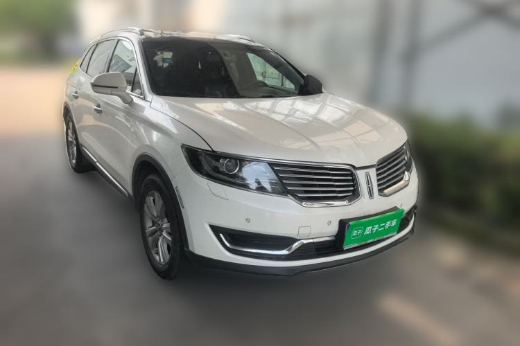Used Lincoln MKX 2017 2.0T Two-Wheel Drive Deluxe Edition Front Right 45 Deg
