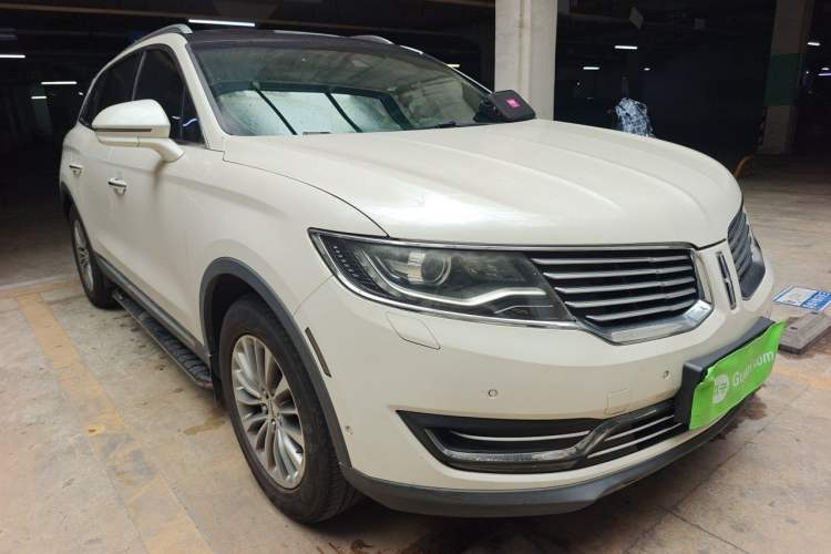 Used Lincoln MKX 2017 2.0T Four-Wheel Drive Zunya Edition Front Right 45 Deg